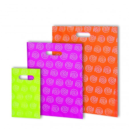 Bolsa de plástico con asa troquelada. Bolsa de plástico con asa troquelada.